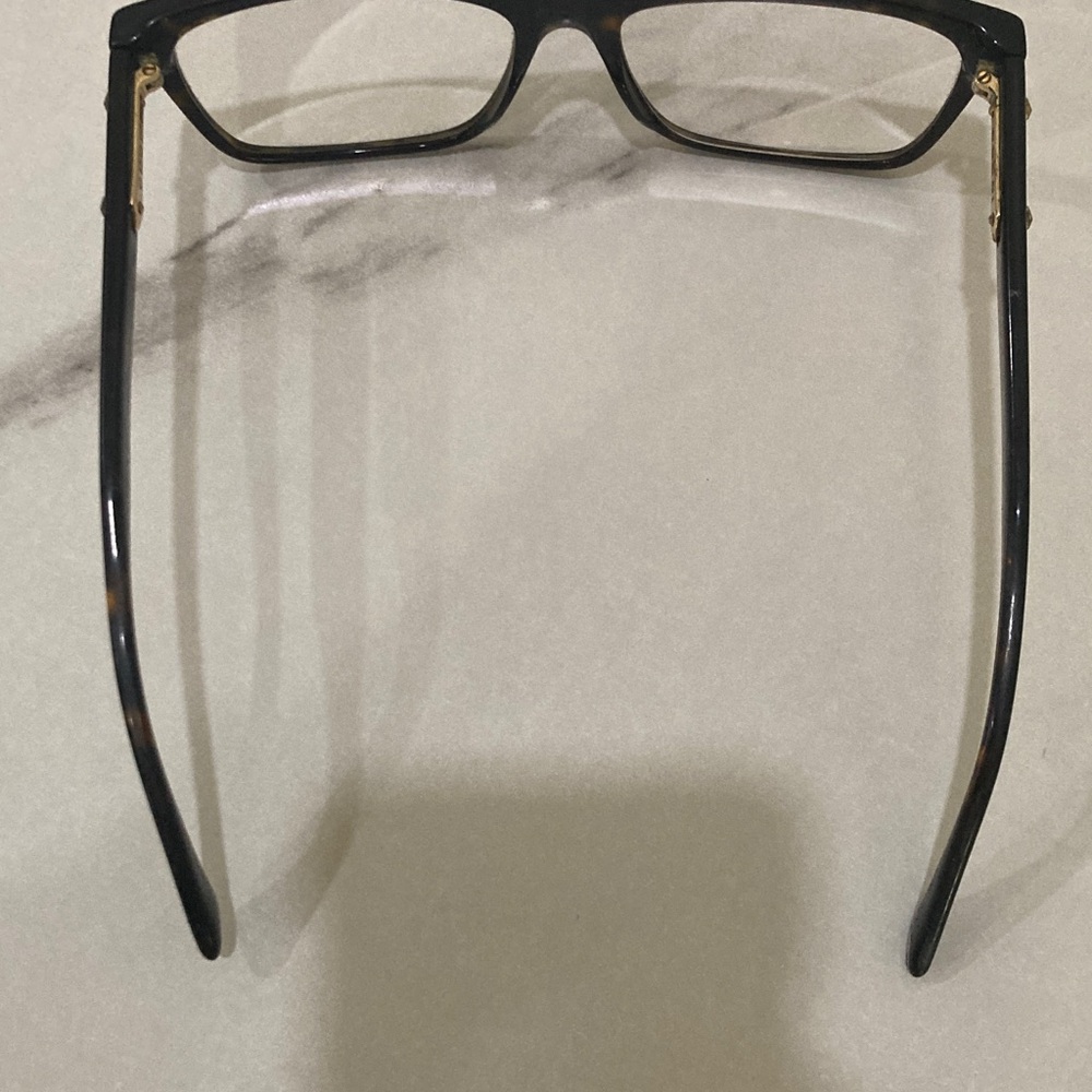Gucci Men’s Tortoiseshell Rectangle Glasses with Gold Accents - Picture 10 of 16